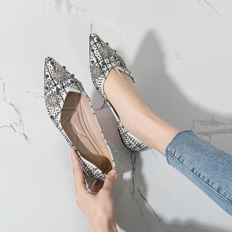 Модные роскошные новые популярные туфли-лодочки женские со стразами заостренные туфли на плоской подошве с мелким носком большие классические повседневные женские туфли 41-43