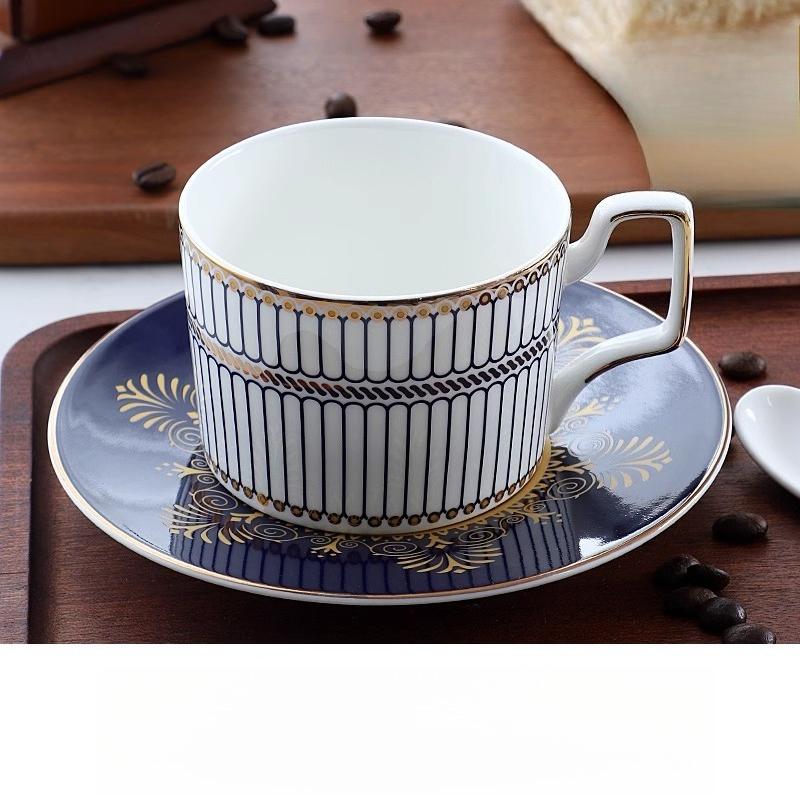 Кофейная чашка и блюдце класса люкс с ложкой, фарфоровая чайная чашка из костяного фарфора с золотой отделкой, 250 мл фарфоровая кофейная кружка с ручкой