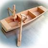 Детская деревянная игрушка: Модель маленькой парусной лодки