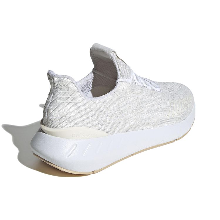 adidas Кроссовки унисекс Swift Run 22 White Magic Beige Cloud-White Cream-White GW6810