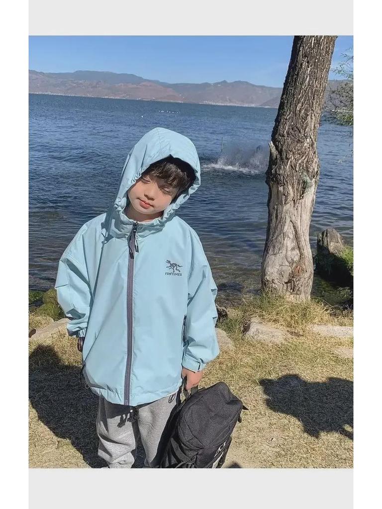 Куртка с капюшоном для мальчиков весна-осень 2024 г. - модная детская верхняя одежда