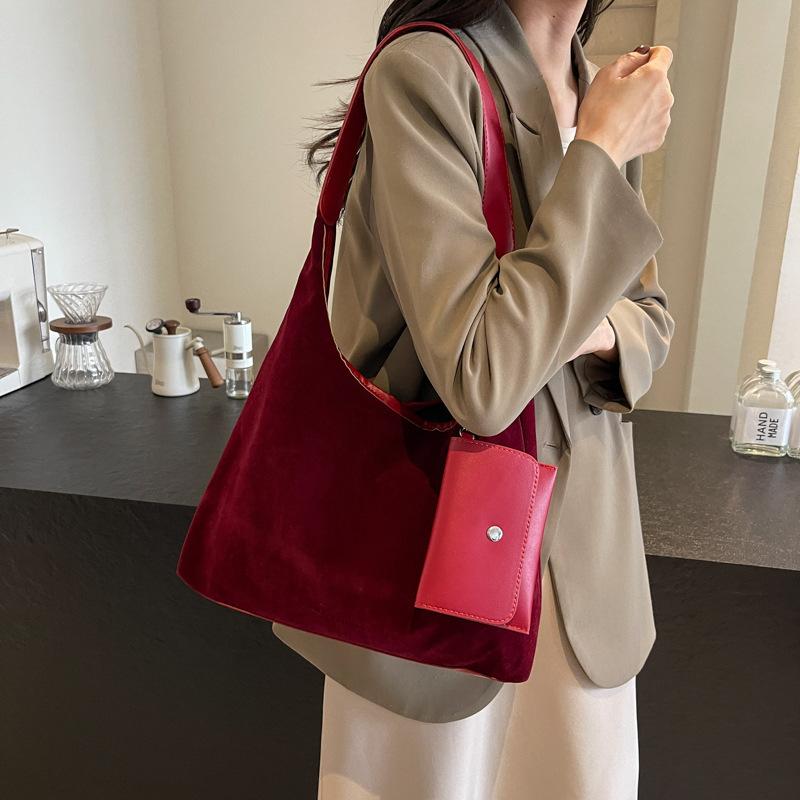2025 new fashion foreign casual armpit bag European and American retro feeling large capacity matte shoulder women's bag