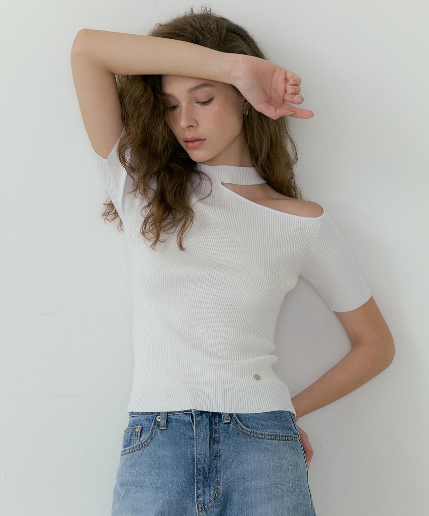 LUCIR ZU Cut Off Half-Turtleneck Knit (Ivory)