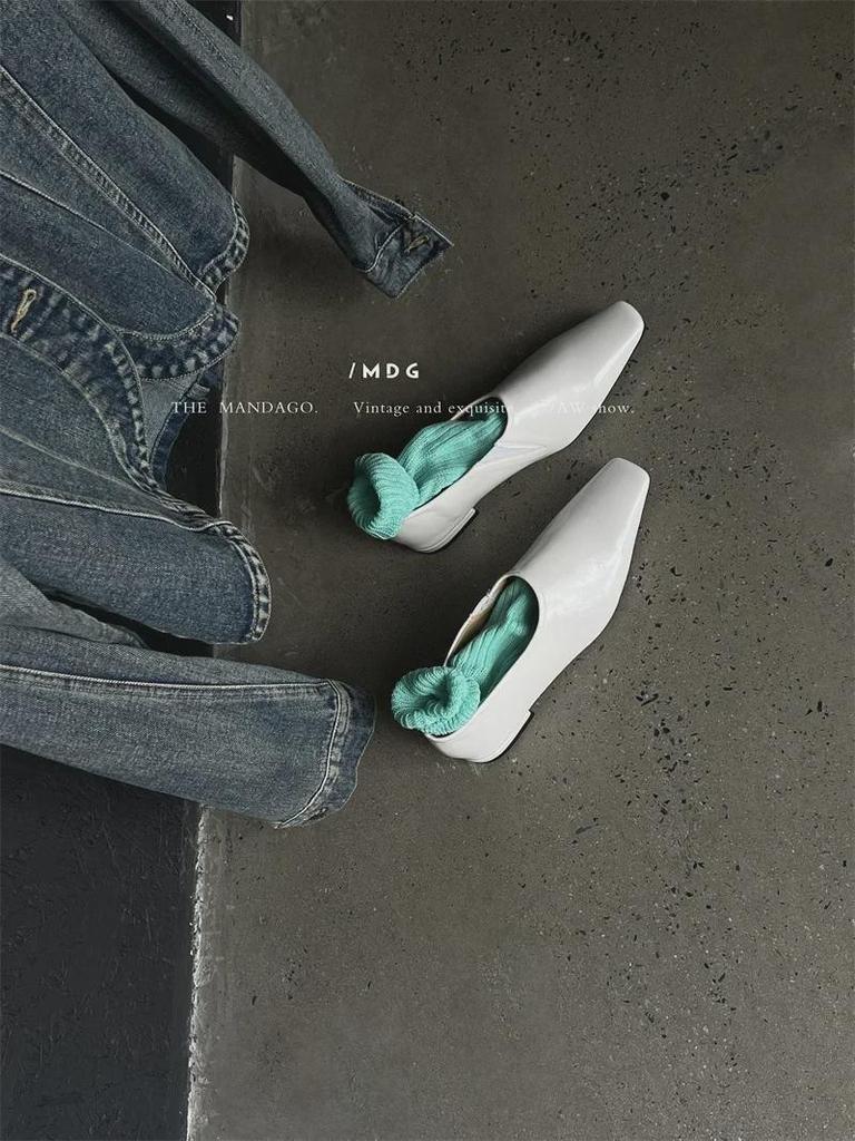 Туфли из мягкой кожи на квадратном каблуке в стиле ретро 2024 года