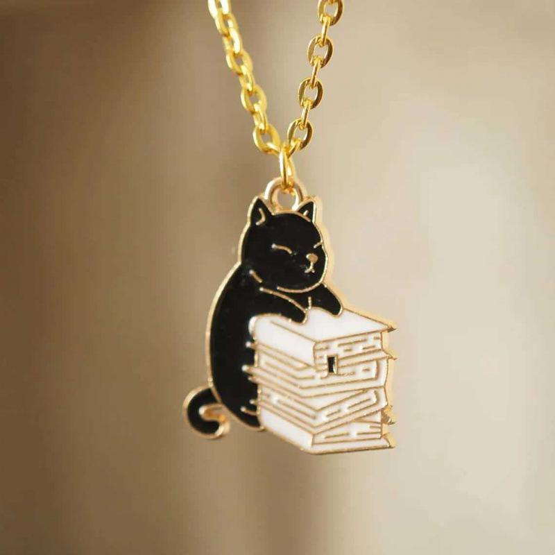 Игривые серьги-подвески с черным котом и книгой