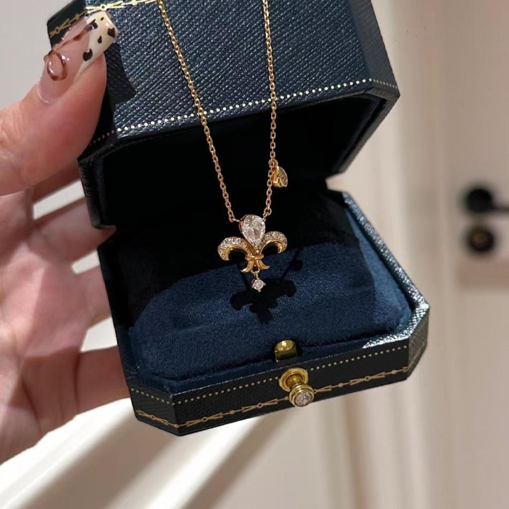 Изысканное женское ожерелье с подвеской «Ирис» из циркона — элегантная ключичная цепочка с нишевым дизайном