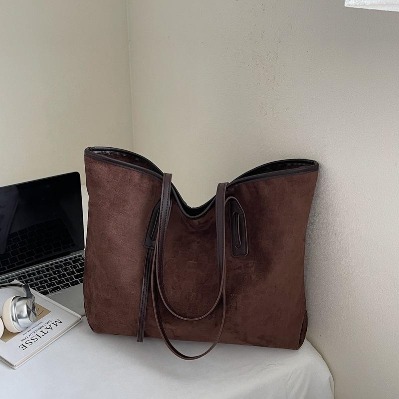 Женская сумка-тоут большой вместимости 2025 новая осенне-зимняя универсальная матовая ретро сумка на плечо замшевая рабочая сумка для поездок