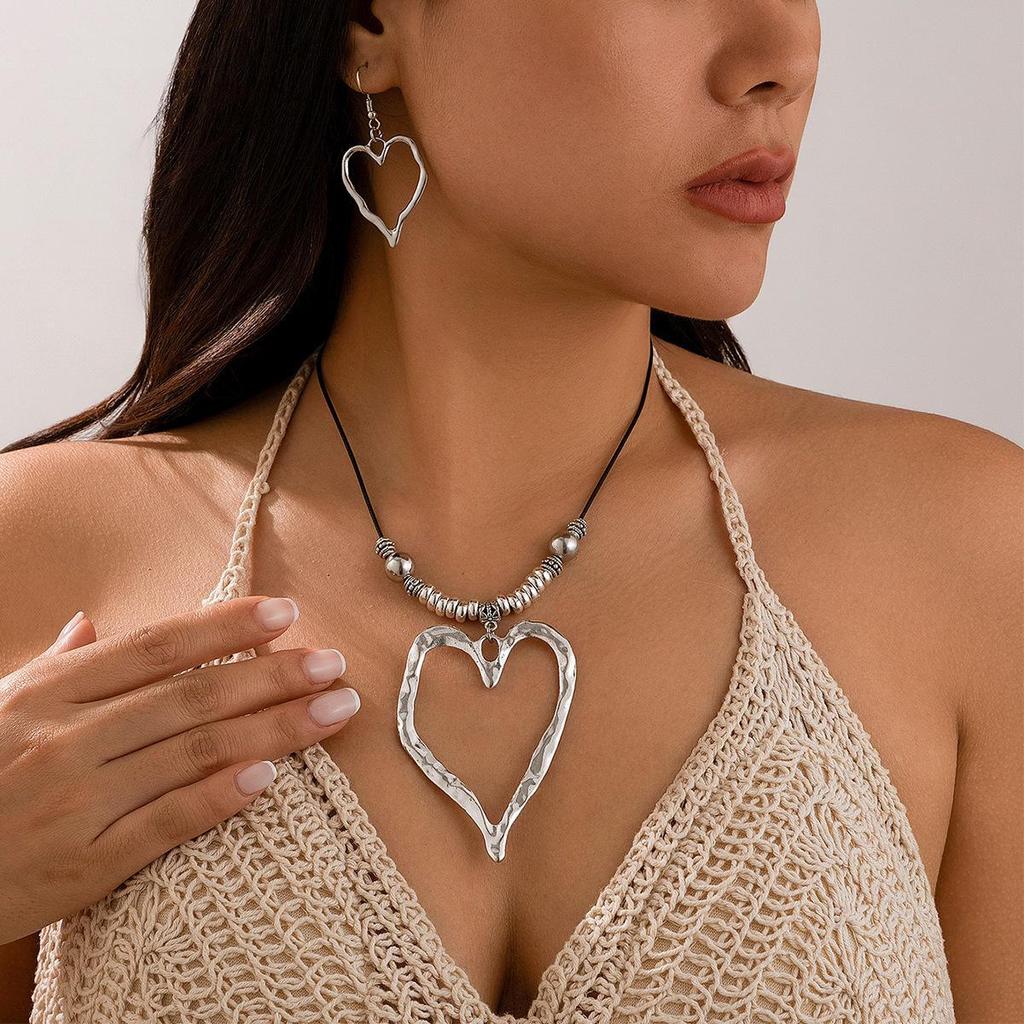 Ocean Style Conch & Starfish Necklace with Exaggerated Metal Rose Heart