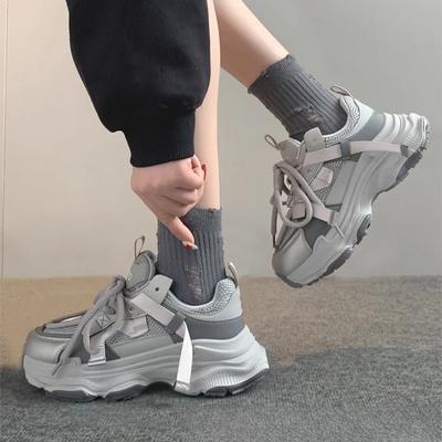 Спортивные туфли для папы, демонстрирующие маленькие суперпопулярные универсальные короткие толстые подошвы, увеличивающие рост, взрывные уличные повседневные туфли