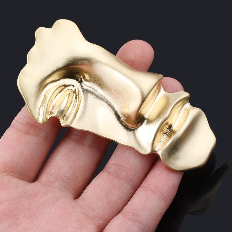 Европейская и американская брошь-маска на пол-лица: Модный значок в золотистом цвете