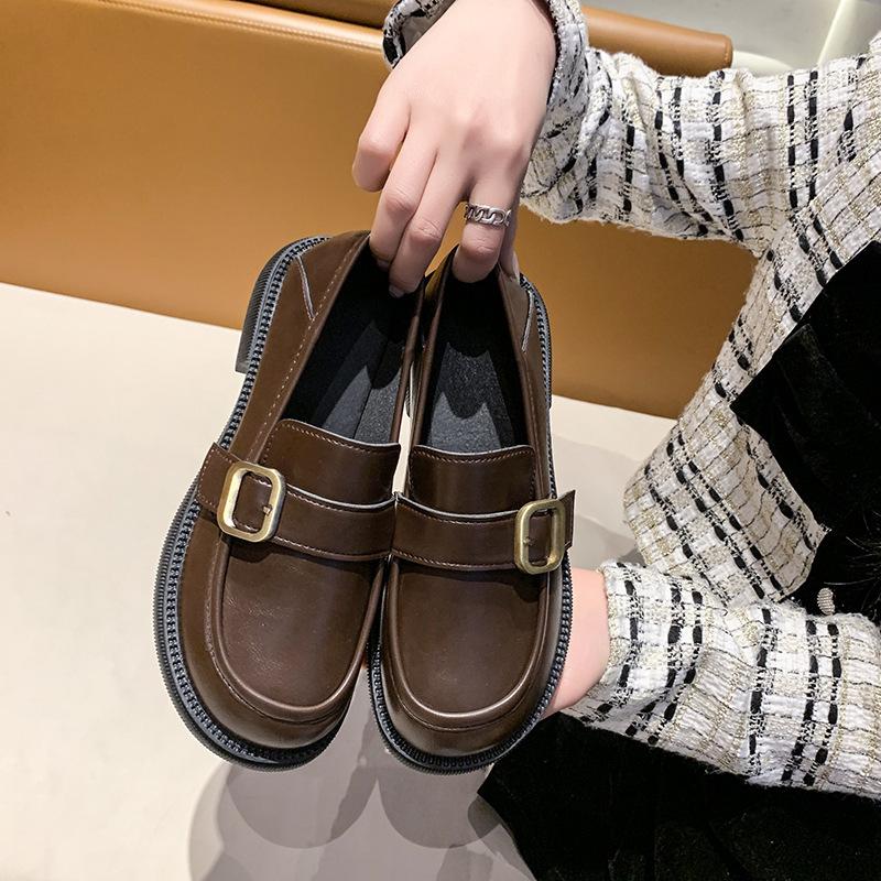 Лоферы весна 2025 новые модные универсальные туфли на мягкой подошве с одной педалью черные ретро британские туфли маленькие кожаные туфли