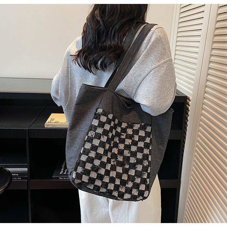 Зима 2025 Клетчатая Сумка из Вареного Денима с Вышивкой - Большая Вместительная Сумка через Плечо