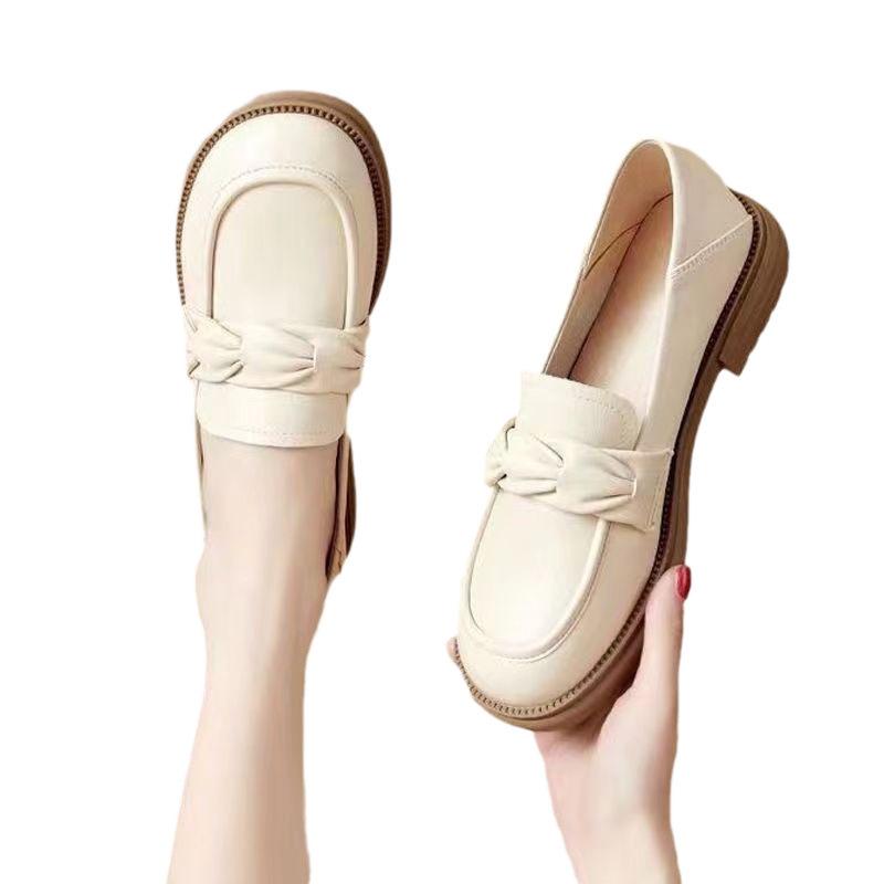 Белые мокасины женские на платформе 2025 новые осенние туфли в британском стиле маленькие кожаные туфли на плоской подошве одинарные туфли больших размеров женская обувь