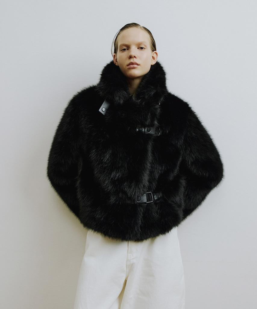 Molliolli Roy Toggle Faux Fur Jacket [Black]