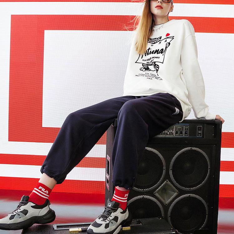 Fila Год Тигра Серия Коллаборация Веселый Узор Спортивный Вязаный Пуловер Свитшот с Буквой и Круглым Вырезом Унисекс свитшот F11U219203F-WT