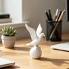 Белая фигурка птицы, напечатанная на 3D-принтере, Маленькая птица мира на шаре, Маленькая декоративная скульптура птицы для интерьера, Декор для стола, полки