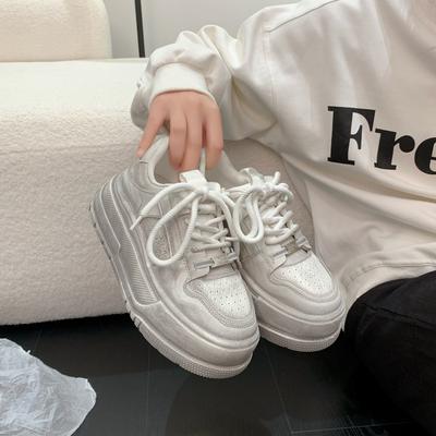 Классический лак, модная толстая подошва, маленькие белые туфли, женская обувь, новые модели весны и осени 2025 года, старые спортивные и досуговые туфли