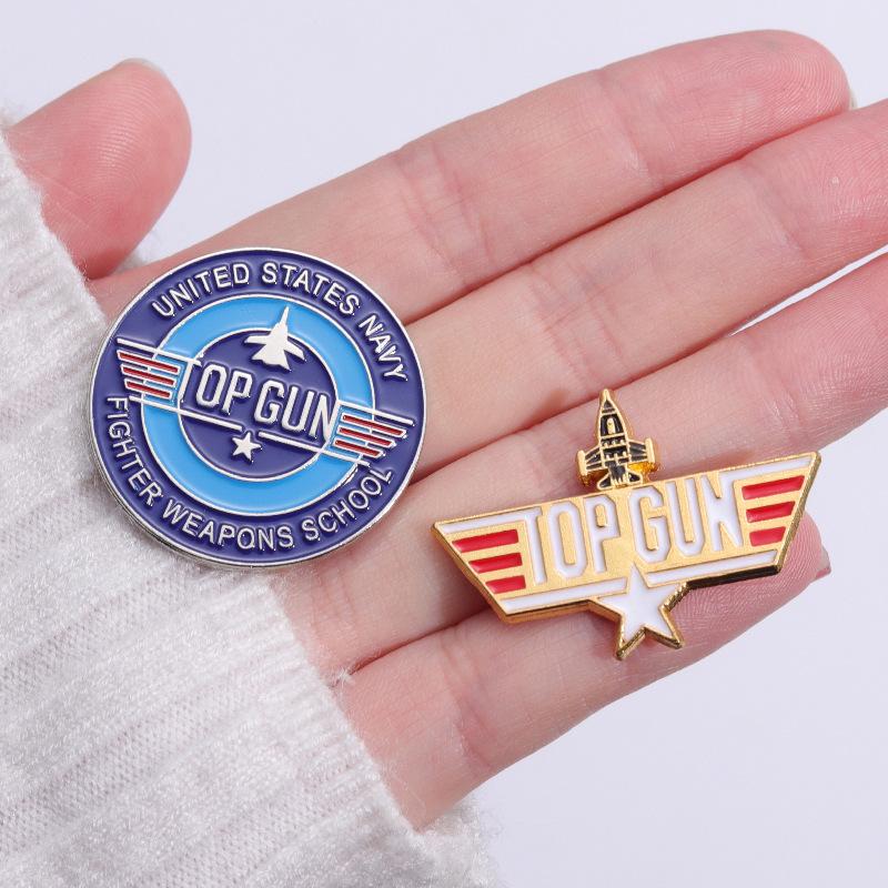 Pilot Space Shuttle Travelling Enamel Pin Denim Backpack Clothes Decoration Badges Jewelry