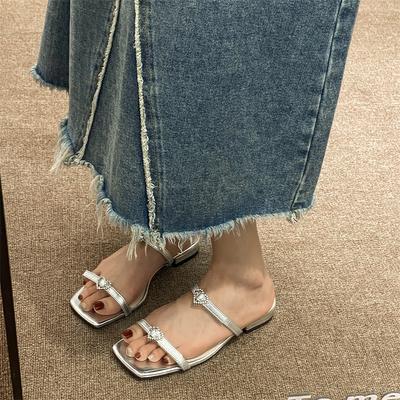 Туфли для женщин Летние женские тапочки Однотонные квадратные носки Love Sequins Пляжные тапочки на низком каблуке с открытым носком для женщин