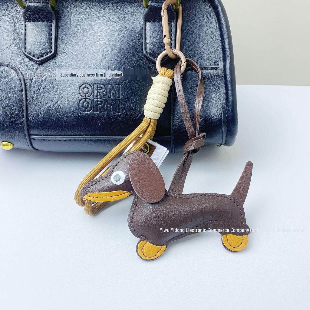 Брелок из искусственной кожи в виде таксы: Милый трансграничный аксессуар для автомобиля и креативное украшение для сумки.