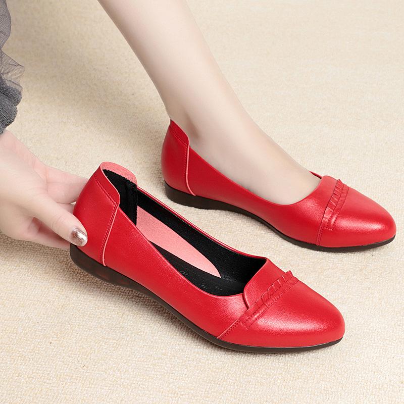 Обувь 2024 года, новые одинарные туфли для мам среднего и пожилого возраста, мягкая подошва, мягкая поверхность, женская кожаная обувь, женская обувь с плоским дном