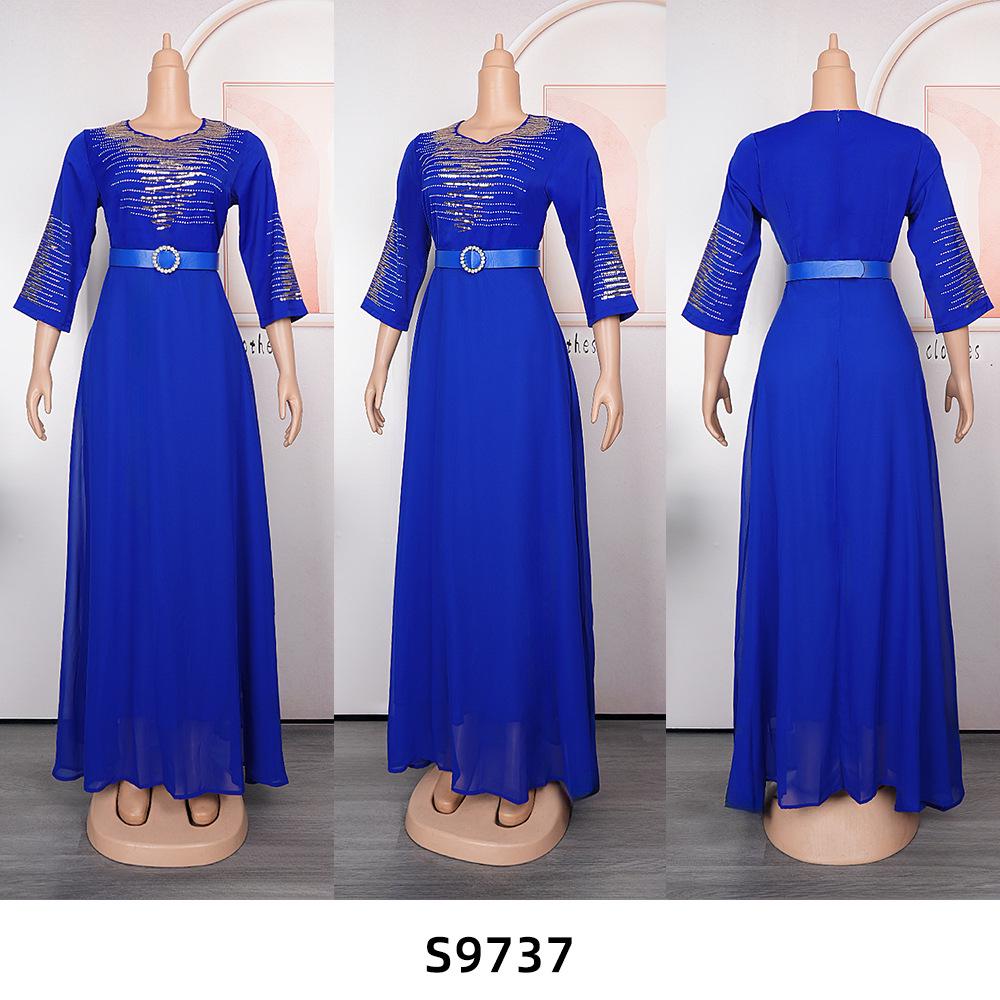 Женское платье больших размеров с высокой талией и круглым вырезом с бриллиантами на осень и зиму