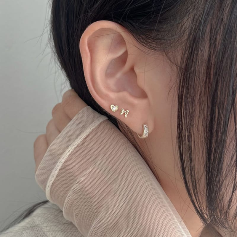 youngglow 14k mini frill ribbon piercing