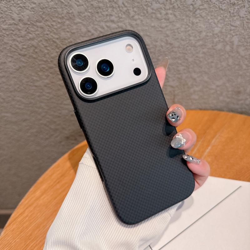 iPhone 17 Pro Max Ультратонкий Магнитный Чехол с Текстурой Углеродного Волокна и Водными Наклейками