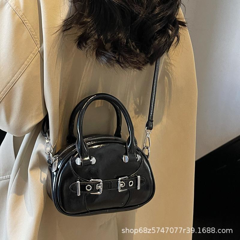 2025 spring new simple hand-held fashionable shell bag women's shoulder bag Korean version of underarm bag casual women's bag