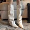 Огромные ноги! Белые ботильоны на высоком каблуке, ботфорты в стиле Spice Girl, с острым носком, на танкетке, с высоким голенищем, но до колена, женские