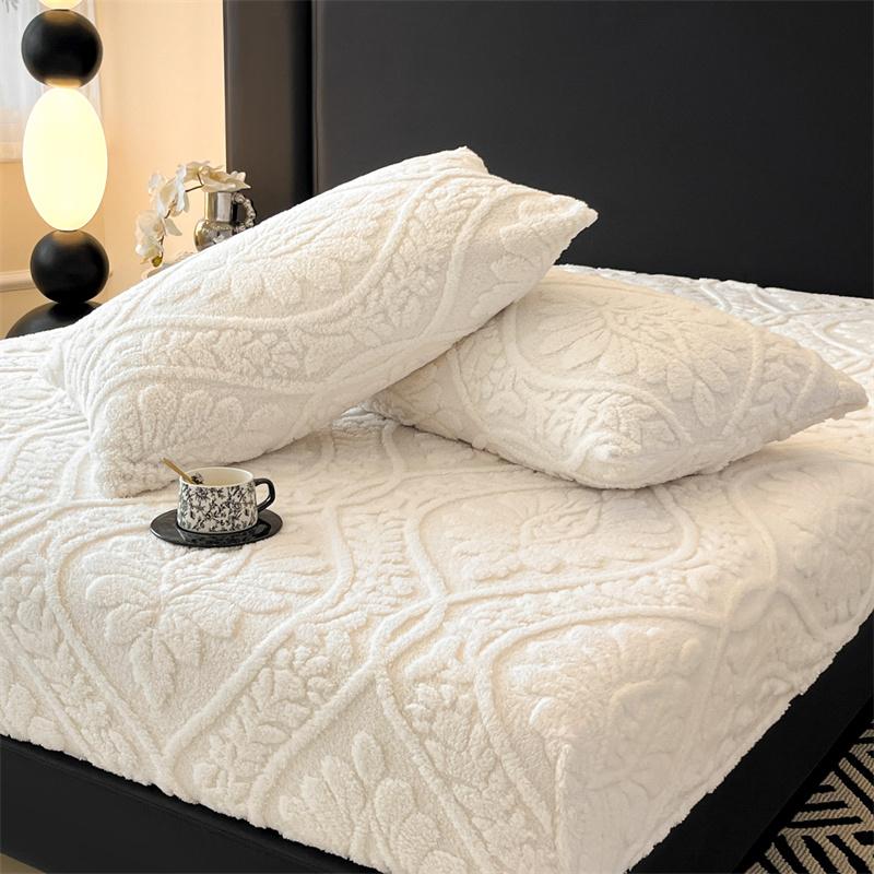 3PC Bedding Set Bedcloth Warm Winter Bed Cover 3D Embossed Velvet Mattress Cover Tafferta Bedsheet Winter Warm Fitted Sheet Mattress Protector