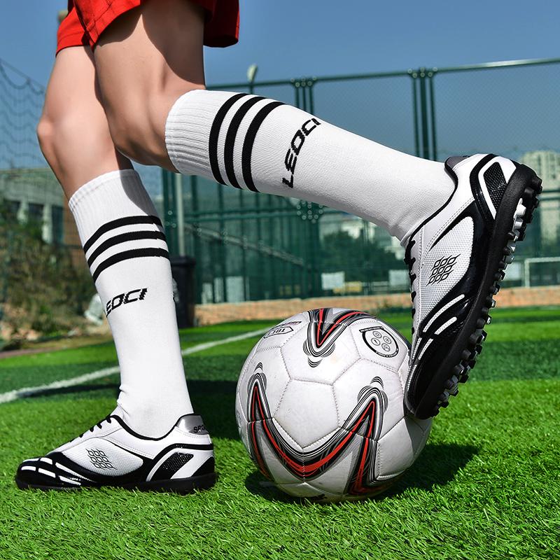 Новые стильные детские футбольные бутсы с шипами, модные кроссовки с шипами, низкие кроссовки для бега, мужские футбольные бутсы на твердой подошве