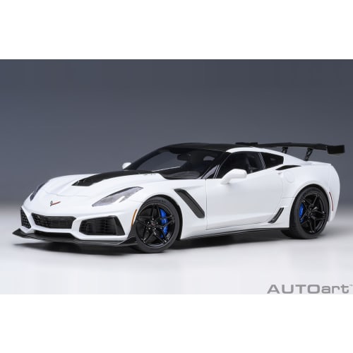 AUTOart 1/18 scale Chevrolet Corvette (C7) ZR1 White Finished Product