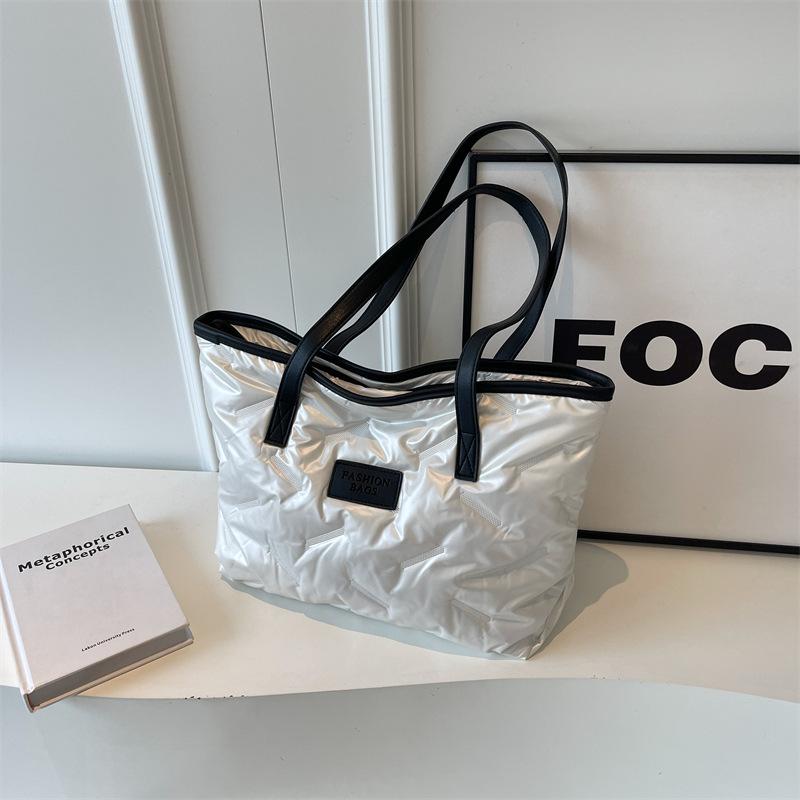 2025 Новая сумка-тоут через плечо Простая Большая вместимость Женская сумка Повседневная Модная Сумка Тренд Универсальная Сумка для поездок на работу