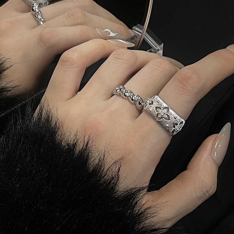 Italian Brushed Hollow Lace Honeycomb Flower Opening Ring Daisy Wide Version Antique Engraved Set Ring Woman