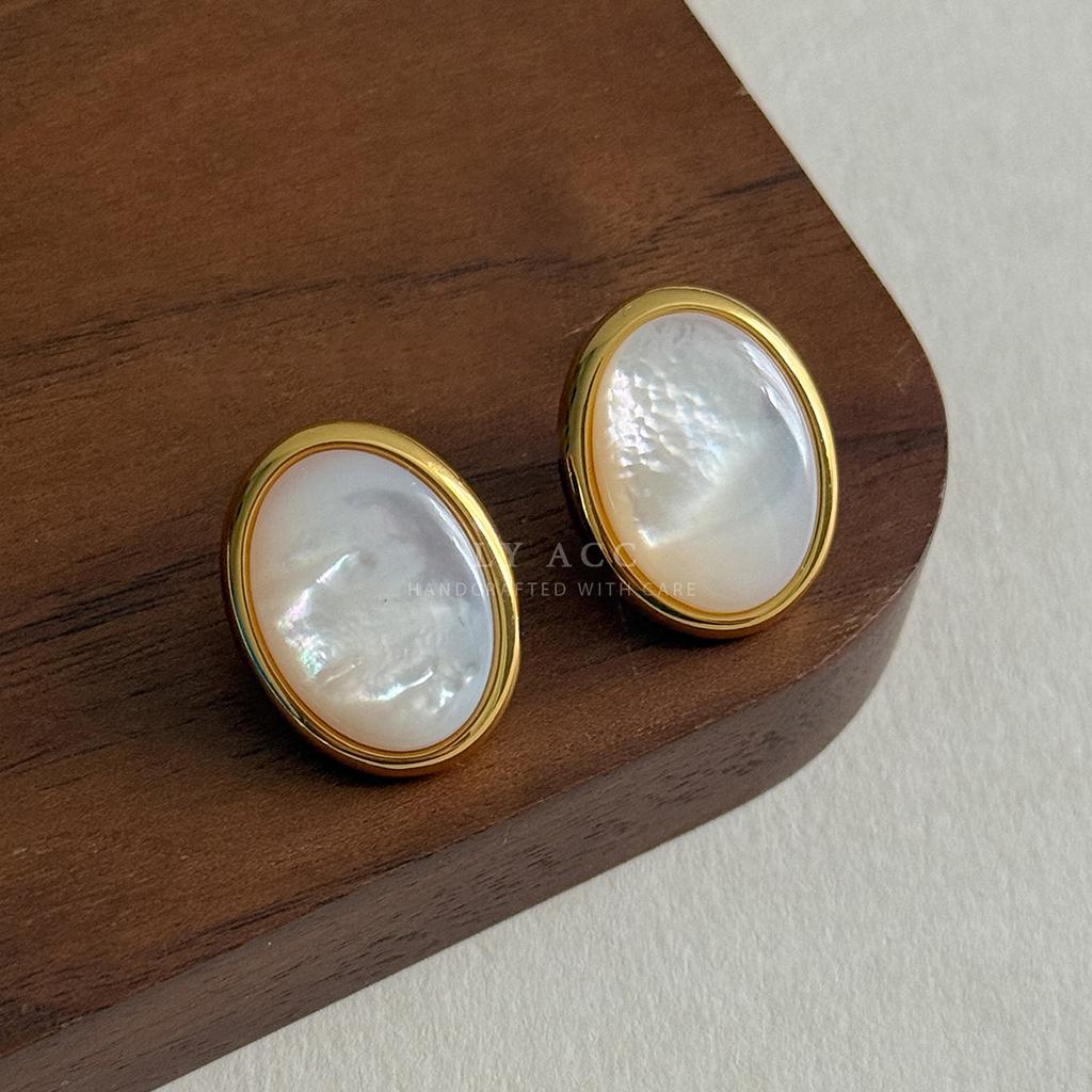 French Natural Symphony White Fritillary Oval Earrings White Versatile Gentle Commuter Niche Light Luxury Basic Earrings