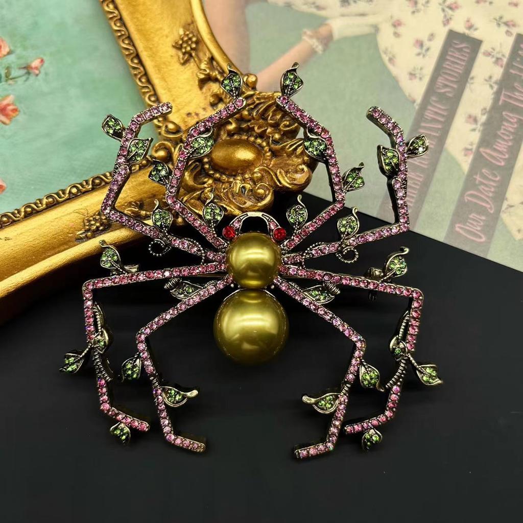 Vintage Middle Design Classic Big Spider Crystal Badges Pins For Women Men Palace Baroque Retro Insect Casual Brooches Corsage