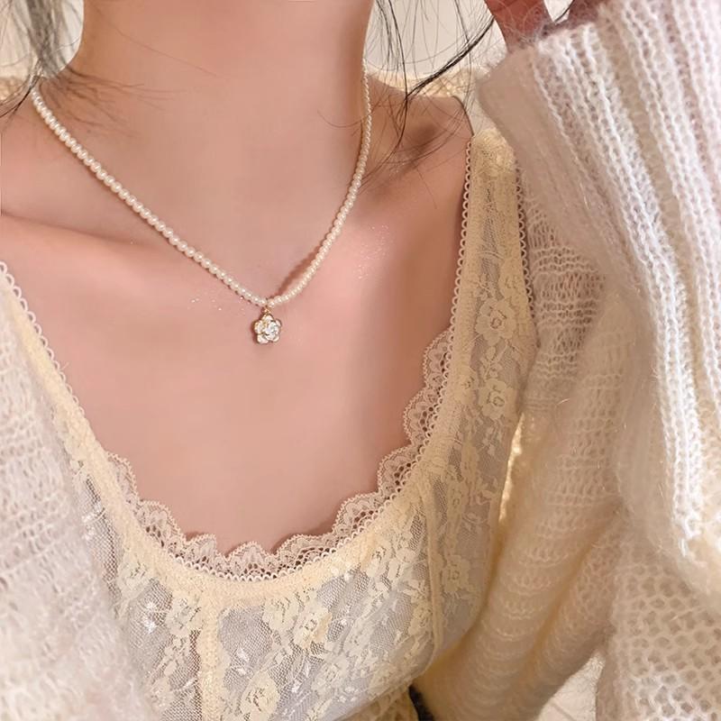 High-end Butterfly Pearl Necklace for Women Clavicle Chain Trendy Jewelry Accessory