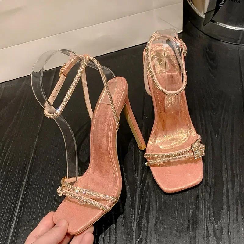 Сексуальные женские босоножки со стразами и пряжкой на щиколотке, летние туфли с квадратным носком и открытым носком, на тонком высоком каблуке, для банкета, выпускного вечера