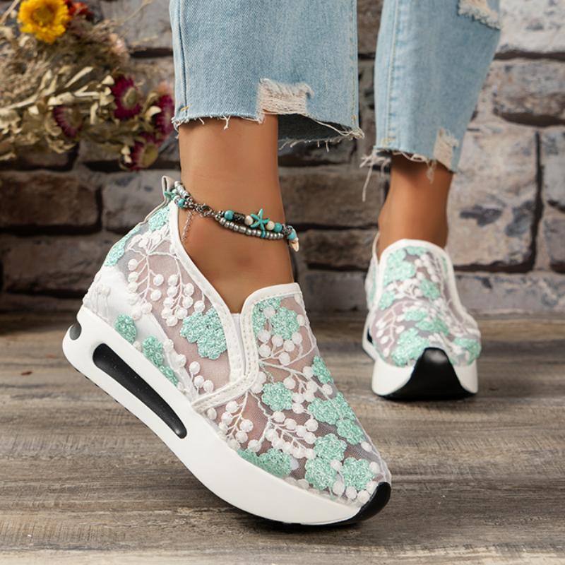 Fashion Women Sneakers Breathable Lace Mesh Flower Embroidery Sneakers Women Round Head Thick Sole Sneakers Comfortable Casual Shoes