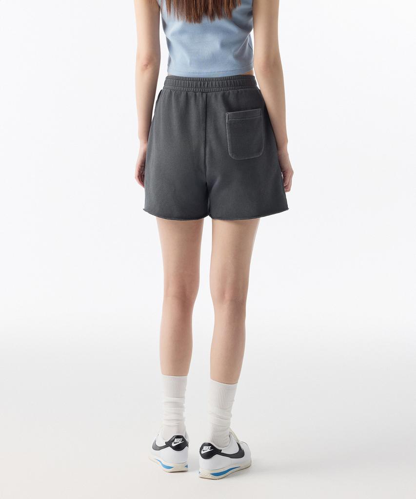 MUSINSA STANDARD WOMAN Женские пигментные шорты-свитшот с обрезанным краем [Угольно-серый]