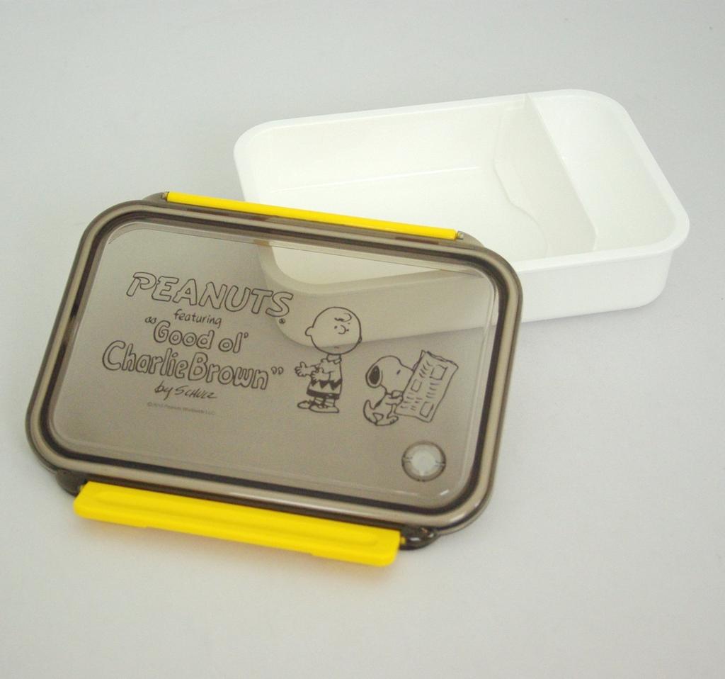 OSK Snoopy Peanuts Lunch Box with Dishwasher and Microwave with Locking Stylish and for Elementary School and Adults & Dividers, 650ml, Safe, Gasket,
