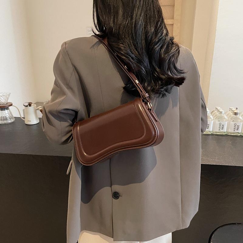 Premium Texture Niche Messenger Bag Women's 2025 New Versatile Fashion Versatile Single Shoulder Underarm Small Square Bag