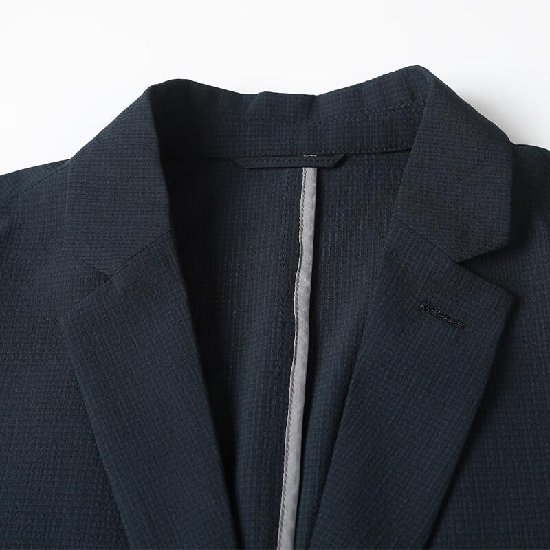 Мужской пиджак в стиле business casual с лацканами