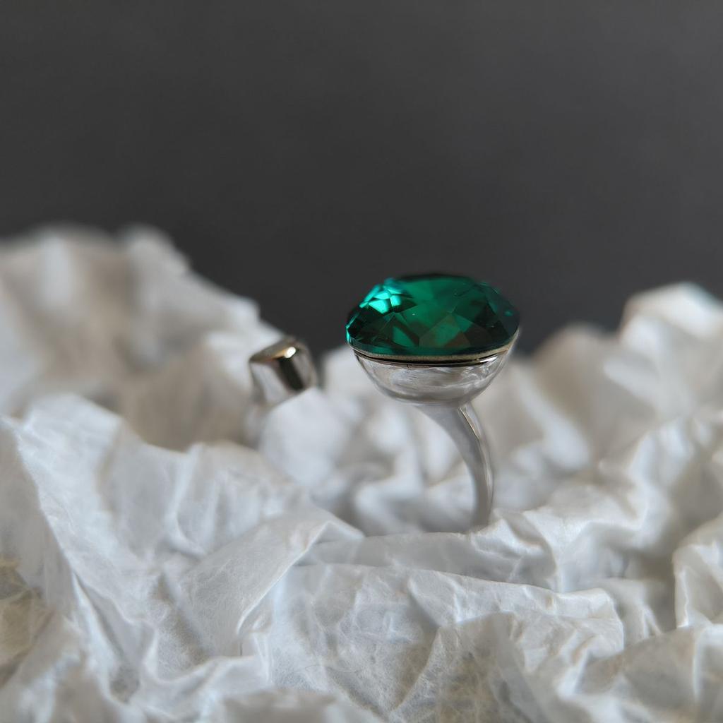 Серебряное кольцо с фианитами, вес изделия 4,8 гр (60002215)