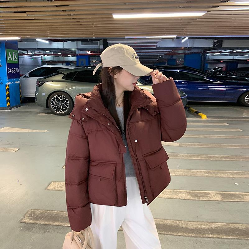 Женская короткая ветрозащитная теплая зимняя куртка с капюшоном и рукавами реглан