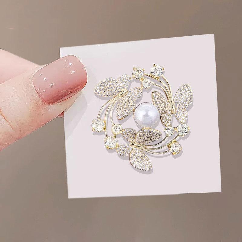 Elegant Wreath Flying Butterfly Brooches for Women Pearl Pins Female Coat Corsage Trendy Brooch Party Wedding Gift