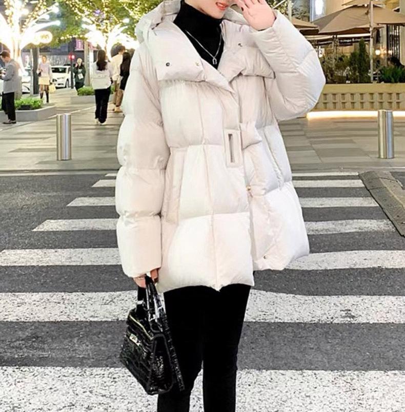Пуховик с капюшоном женский зимний средней длины новый модный белый утиный пух большого размера
