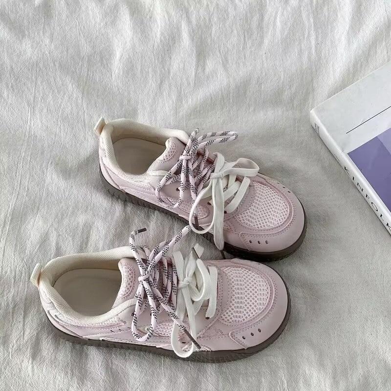 Модная женская повседневная спортивная обувь 2025 лето новая дышащая сетка удобная модная уличная студенческая обувь для скейтборда на вулканизированной подошве