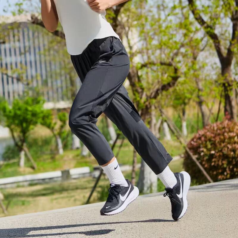 Nike Women's Woven Tapered Capri Pants